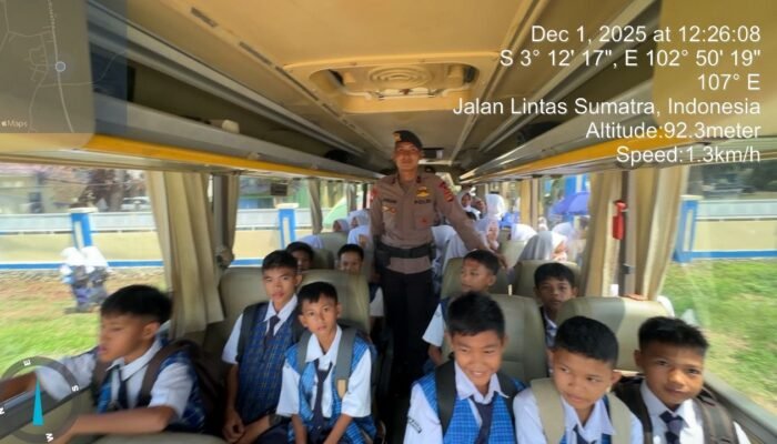 Dukung Akses Pendidikan Di Daerah Terpencil. Batalyon B Pelopor Hadirkan Program “Bus Sekolah Gratis”.
