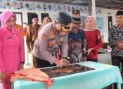 Kapolres Musi Rawas Serahkan Kunci Bedah Rumah Hasil Donasi Personel