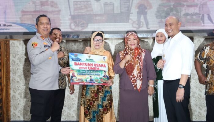 Wujudkan Janji Program Linggau Juara. Wali Kota Lubuk Linggau Serahkan Bantuan Modal Rp.2 Juta untuk UMKM.