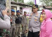 Kapolres Musi Rawas Bersama Ketua Bhayangkari Cek Pos Pam dan Berikan Tali Asih