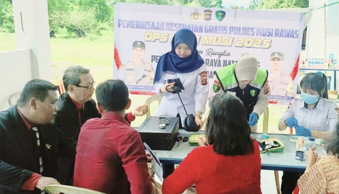 Sidokkes Polres Musi Rawas Berikan Layanan Kesehatan Gratis Saat Natal Oikumene