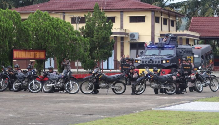 Bina Kemampuan Personil. Satbrimob Polda Sumsel Batalyon B Pelopor Latihan Detasemen 45 Anti Anarkis