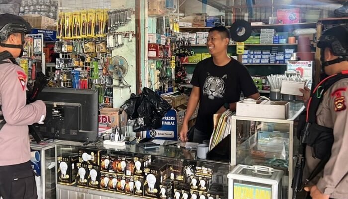 Bangun Komunikasi Humanis. Satbrimob Polda Sumsel Batalyon B Pelopor Terus Lakukan Patroli Dialogis