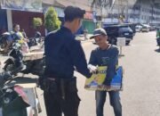 Wujudkan Kepedulian Sosial Satbrimob Polda Sumatera Selatan Batalyon B Pelopor, Berbagi Melalui Kegiatan Jumat Berkah