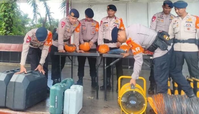 Antisipasi Bencana. Batalyon B Pelopor Siagakan Peralatan SAR