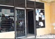 Aspirasi Tak Didengar, Massa AMMBB Rusak Kantor Lurah Muara Beliti