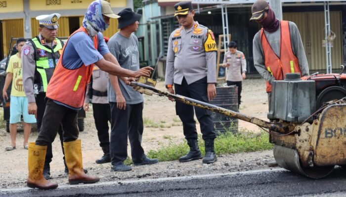 Melalui Program Belida, Sukseskan Operasi Ketupat 2026, Kapolres Musi Rawas Utara Pimpin Bersihkan Jalur Mudik.