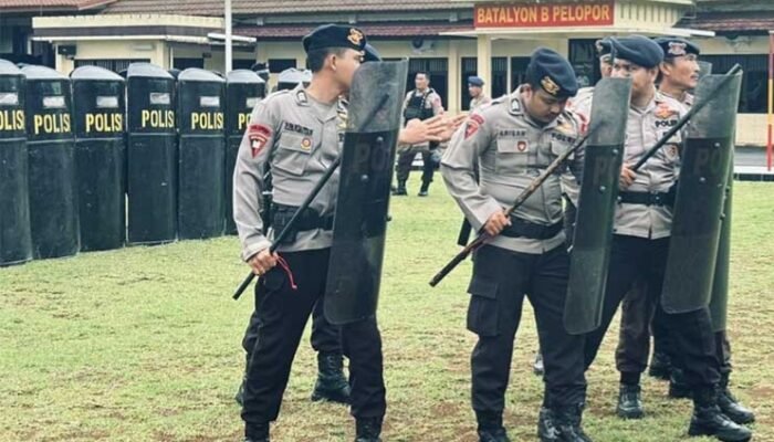 Tingkatkan Kemampuan Pengendalian Massa. Satbrimob Polda Sumsel Batalyon B Pelopor Gelar Latihan PHH
