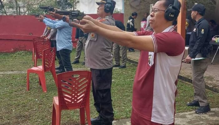 Empat Personel Satbrimob Polda Sumsel Batalyon B Pelopor Jadi Instruktur Menembak Polres Pagar Alam