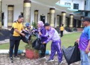 Sukseskan Perintah Presiden RI Bersih-Bersih Nasional, Polres Musi Rawas Bersama Pemerintah Kabupaten Musi Rawas Kurve Masjid Agung Darussalam