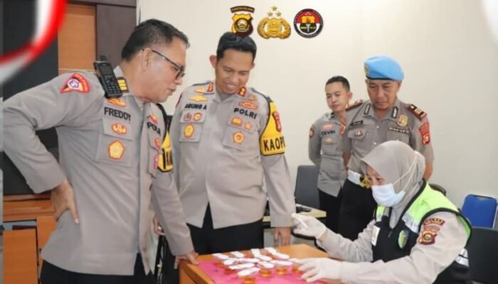Tindak Lanjuti Instruksi Kapolri. Seluruh Anggota Dan PJU Polres Musi Rawas Di Tes Urin