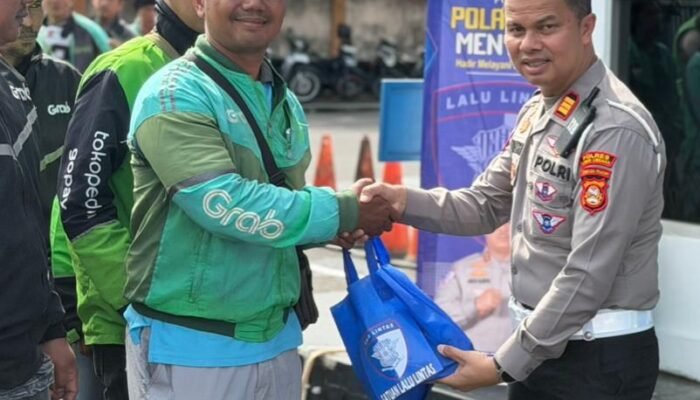 Peduli Ojol. Satlantas Polres Lubuklinggau Berbagi