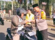 Satlantas Polres Musi Rawas Bersama Komunitas Ojek Beliti dan Mahasiswa Bagi-Bagi Takjil