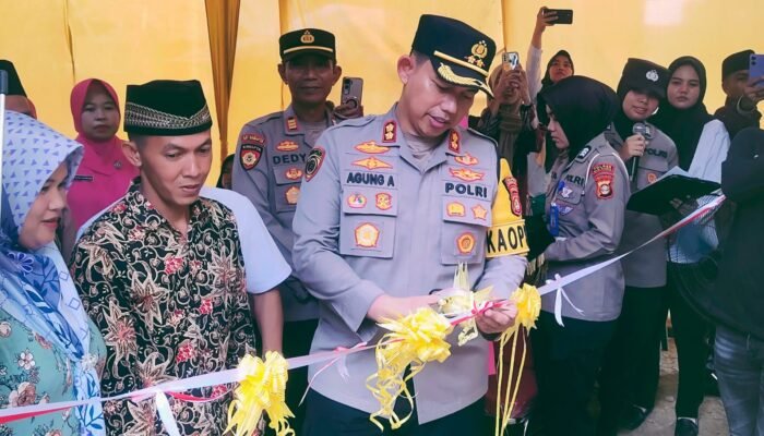 Kapolres Musi Rawas Serahkan Kunci Bedah Rumah Hasil Donasi