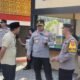 Kapolres Musi Rawas Utara Bersama Insan Pers Bagi-Bagi Takjil untuk Pengguna Jalan Lintas Sumatera