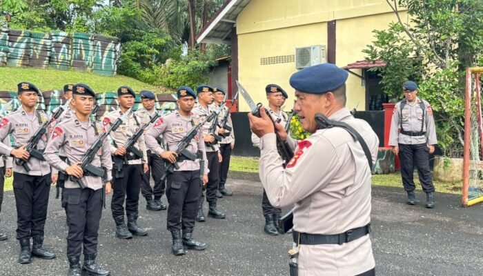 Batalyon B Pelopor Asah Disiplin Personel Melalui Latihan PBB Bersenjata