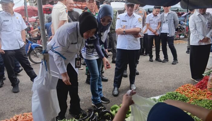 Menjelang Hari Raya Idul Fitri 1447 H. Wali Kota Bersama Kapolres Lubuk Linggau Sidak Harga Sembako Di Pasar Tradisional