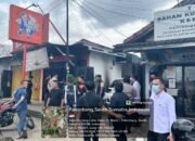 Dua Pelaku Terekam CCTV Lempar Benda Terbakar ke Rumah Warga, Mobil dan Rolling Door Terdampak