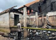 Polsek Rawas Ilir Bersama Masyarakat Padamkan Kebakaran Di Bingin Makmur