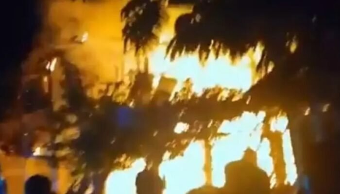 Si Jago Merah Mengamuk. Satu Unit Rumah Di Embacang Lama Musi Rawas Utara Habis Terbakar