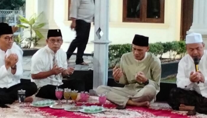 Buka Puasa Bersama. Bupati Musi Rawas Utara Ajak Masyarakat Jadikan Ramadhan Sarana Introsfeksi