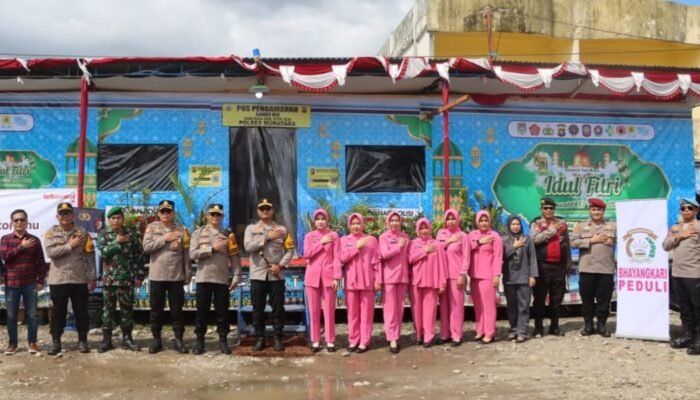 Bhayangkari Peduli Kasih, Berikan Bingkisan Kepada Petugas Pos Pam Ops ketupat Musi 2026.