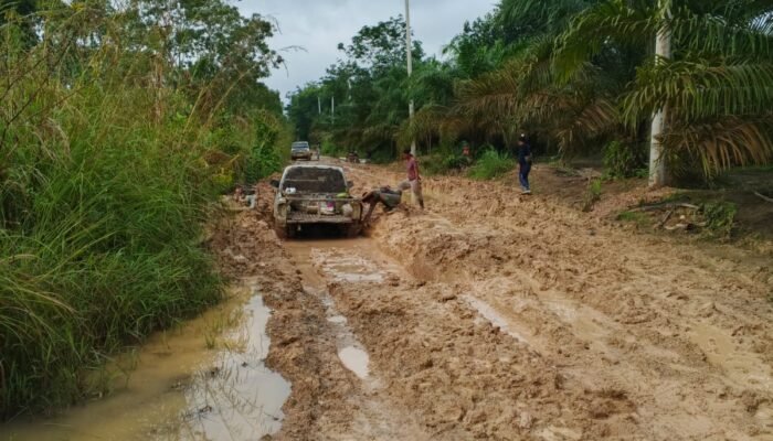 Janji Kampanye Lewat. Jalan Sembatu Jaya-Simpang Jene Pelawe Rusak Parah