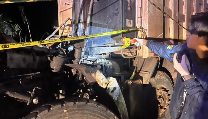 Dua Dump Truck Batu Bara Tabrakan di Jalan Hauling Musi Rawas Utara, Satu Sopir Tewas Terbakar.