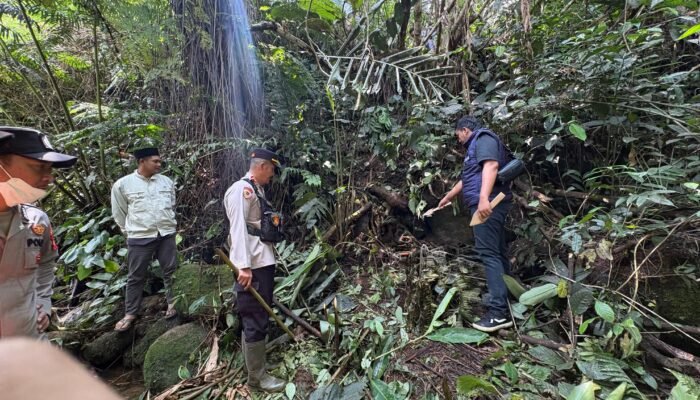 Respons Cepat Call Center 110, Polsek Pulau Beringin Evakuasi Penemuan Jasad di Tepi Sungai