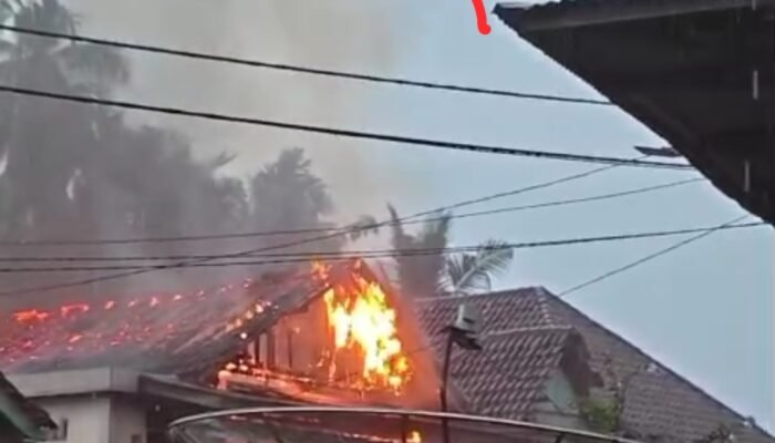 Jago Merah Mengamuk. Rumah Panggung di Kecamatan Karang Dapo, Musi Rawas Utara Rata DenganTanah