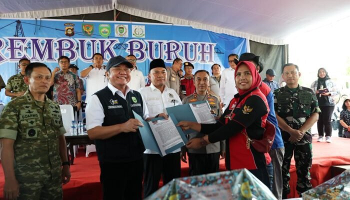 Wujudkan Presisi Polri, Polda Sumsel Kawal Aksi Damai 416 Buruh dan Gelar Potong Tumpeng Bersama di DPRD Sumsel