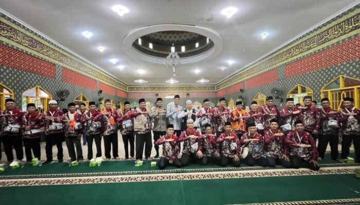 48 CJH Asal Musi Rawas Utara Dilepas Kapolres dan Wakil Bupati Musi Rawas Utara