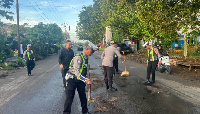 Polres Musi Rawas Sigap Tangani Tumpahan Minyak