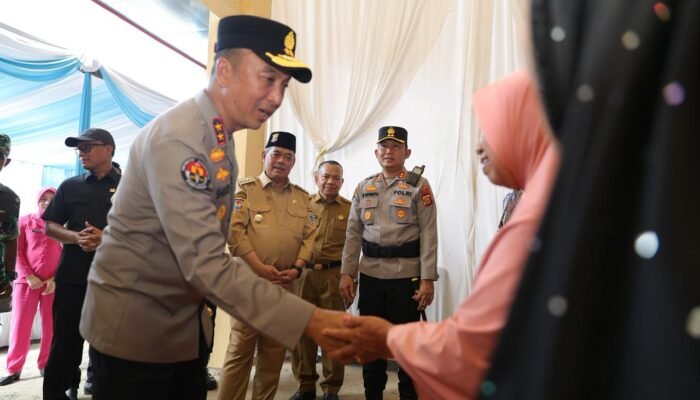 Komitmen Presisi Polri, Kapolda Sumsel Resmikan Gedung Pelayanan Publik dan Salurkan Bantuan Sosial di Lahat