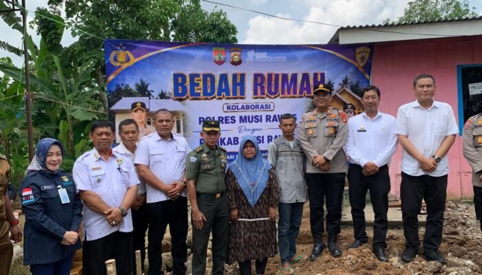 Wujudkan Hunian Layak, Polres Musi Rawas dan Pemkab Mura Bedah 2 unit Rumah di Srimulyo dan M.Sitiharjo