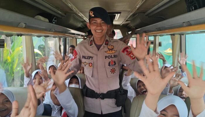 Bus Sekolah Gratis Brimob, Wujud Kepedulian Batalyon B Pelopor untuk Pelajar Lubuklinggau