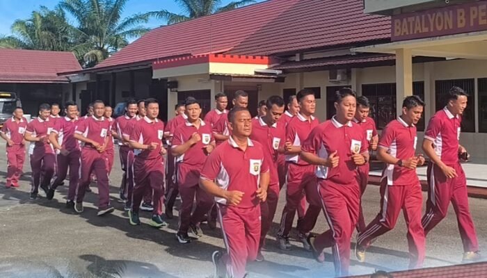 Olahraga Pagi Rutin, Personel Batalyon B Pelopor Jaga Stamina dan Kekompakan