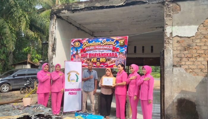Wujudkan Program Presisi, Polda Sumsel Salurkan Bantuan Sosial untuk Korban Kebakaran di Prabumulih