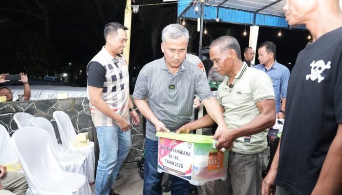 Polda Sumsel Perkuat Deteksi Dini, Kakorbinmas Baharkam Polri Tinjau Satkamling dan Salurkan Bansos di Gandus