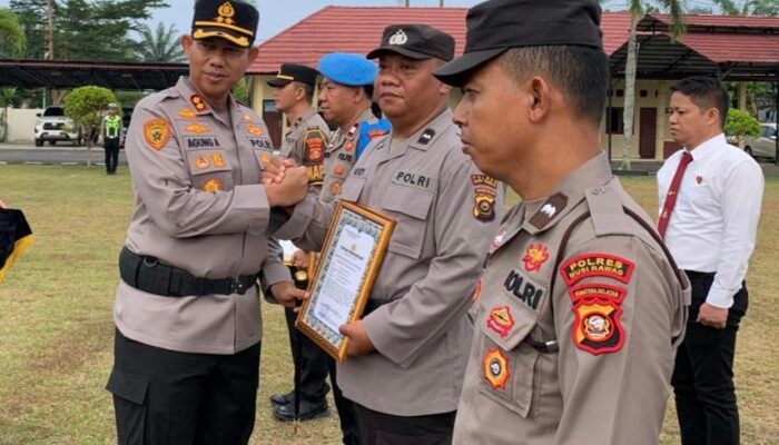 Puluhan Personel Berprestasi Diganjar Penghargaan