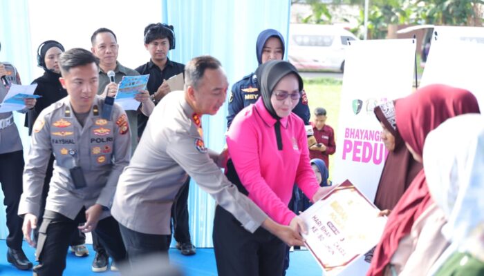 Sentuhan Kasih Bhayangkari Warnai Bakti Sosial dan Kesehatan Hari Bhayangkara Ke-80 di Sumsel