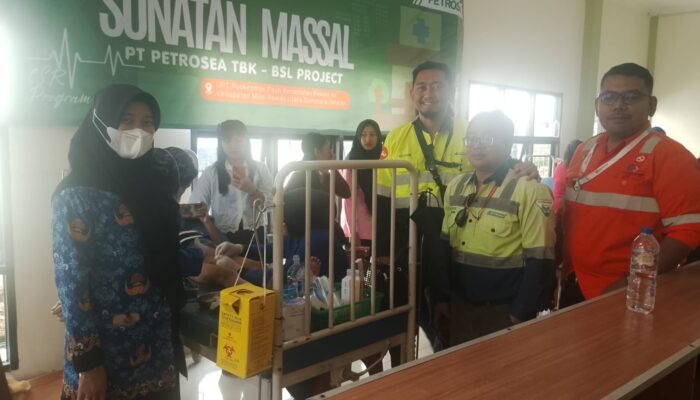 PT Petrosea Bekerjasama Dengan Puskesmas Pauh Menggelar Sunatan Massal