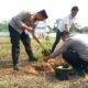 Hijaukan Bumi, Lestarikan Kehidupan Kapolres Musi Rawas Tanam Pohon Penghijauan Buah-Buahan