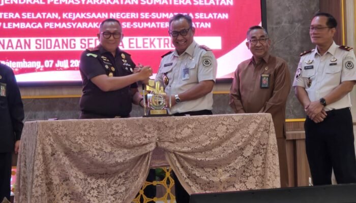Sidang Secara Elektronik. Kakanwil Ditjenpas Sumatera Selatan Teken Mou Dengan Kalapas Surulangun Rawas