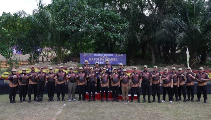 Serahkan Piala Juara Menembak Kapolda Cup 2026, Kapolda Sumsel: Jadikan Prestasi sebagai Motivasi Melayani Masyarakat