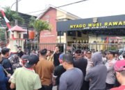 Terkait Penahanan Pembakaran Kebun MilikSendiri. Ratusan Petani Gelar Aksi Damai di Polres Musi Rawas