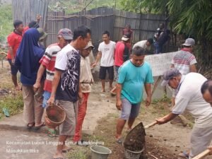 Musim Kemarau. Warga Karya Bakti Gotong Royong Perbaiki Sumur