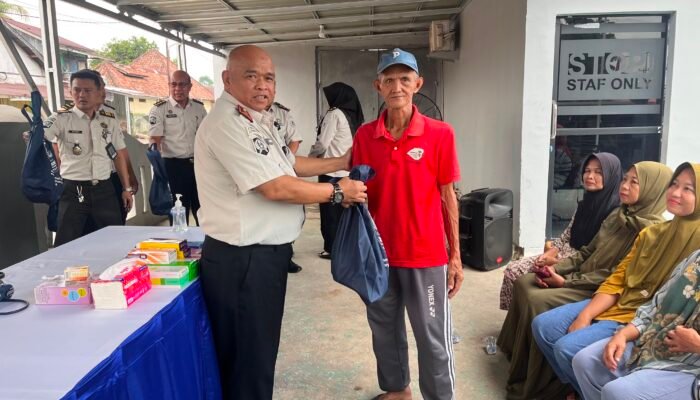 Lapas Surulangun Kolaborasi Dengan Bapas Gelar Kesehatan Gratis dan Bantuan Sosial
