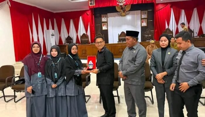 Ketua DPRD Musi Rawas Utara Menerima Kunjungan Siswa-Siswi SDIT Permata Mulia Musi Rawas Utara