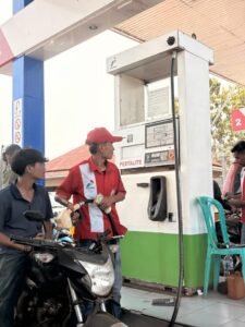 Diduga Petugas SPBU 25.316.55, Main Mata Pengunjal R2 Tangki Modifikasi